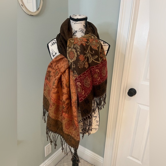 NWOT Large Brown and Orange Pattern Scarf with Fringe | OS - Picture 5 of 8
